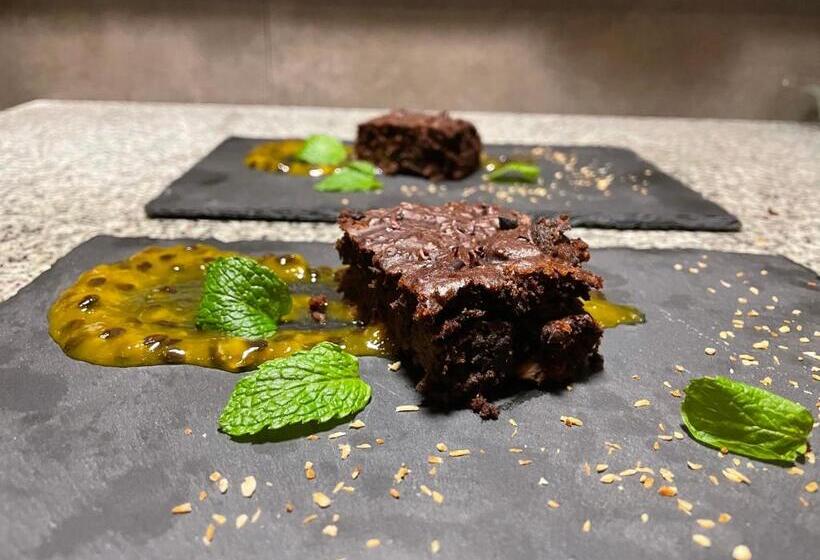 هتل Dolphin Blue Paradise