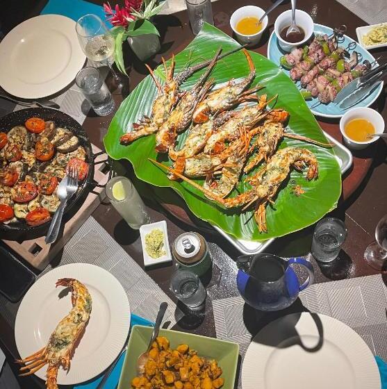 هتل Dolphin Blue Paradise