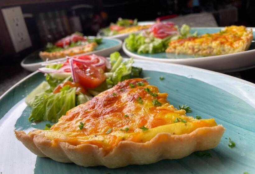 هتل Dolphin Blue Paradise