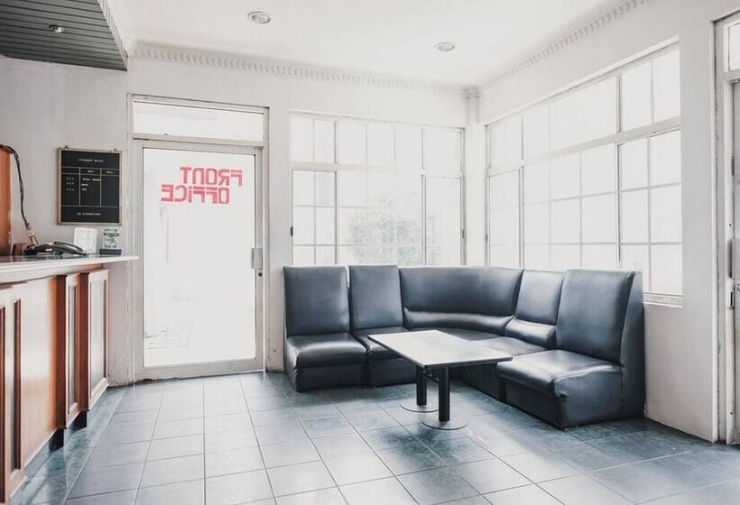 فندق Reddoorz Plus Near Pelabuhan Merak