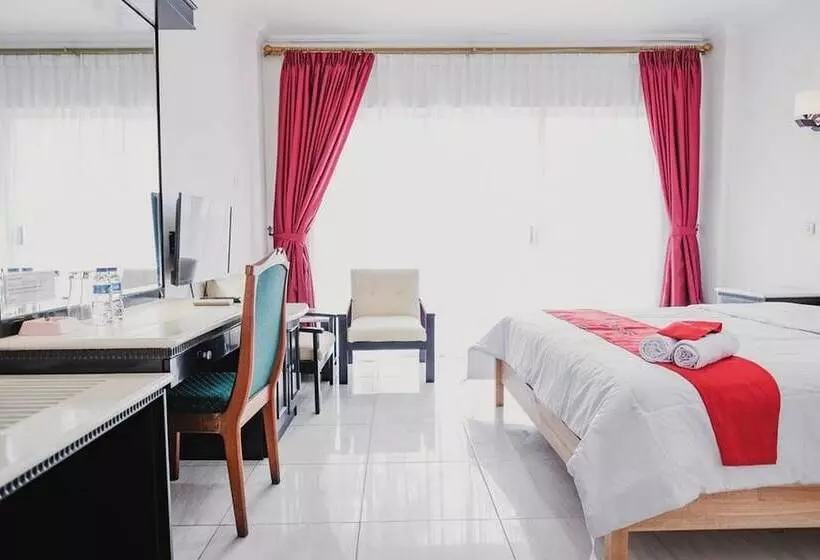 ホテル Reddoorz Plus Near Pelabuhan Merak