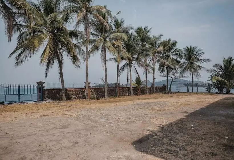 ホテル Reddoorz Plus Near Pelabuhan Merak