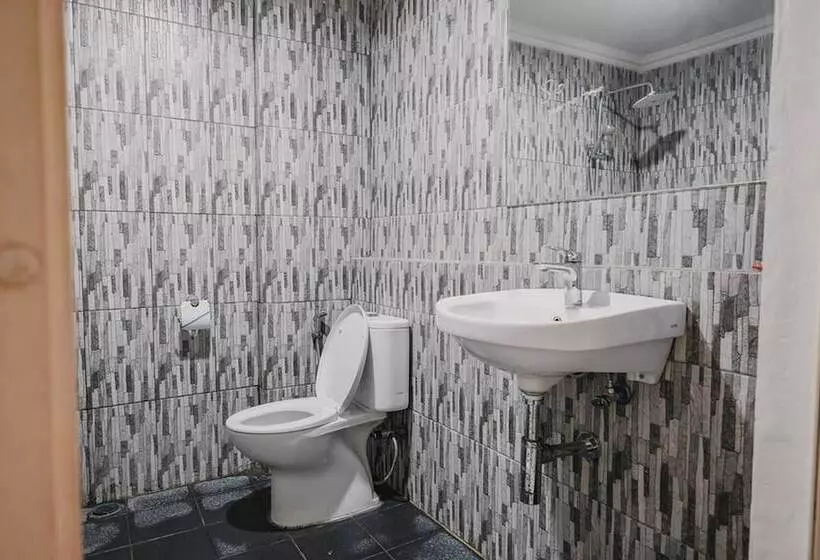 ホテル Reddoorz Plus Near Pelabuhan Merak