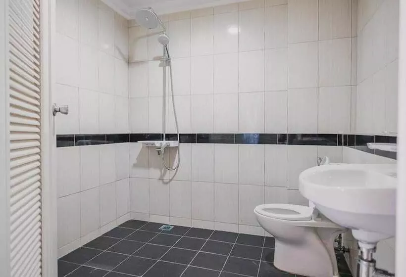 ホテル Reddoorz Plus Near Pelabuhan Merak