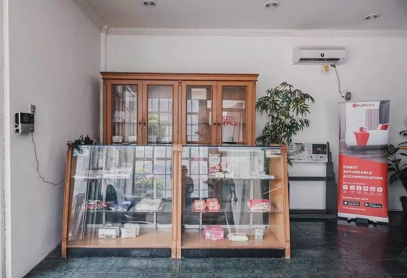 ホテル Reddoorz Plus Near Pelabuhan Merak