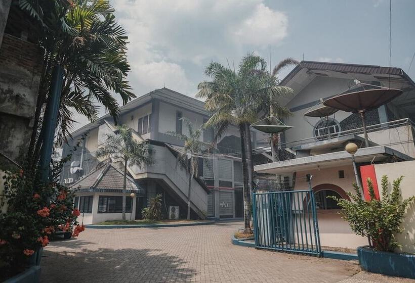 فندق Reddoorz Plus Near Pelabuhan Merak