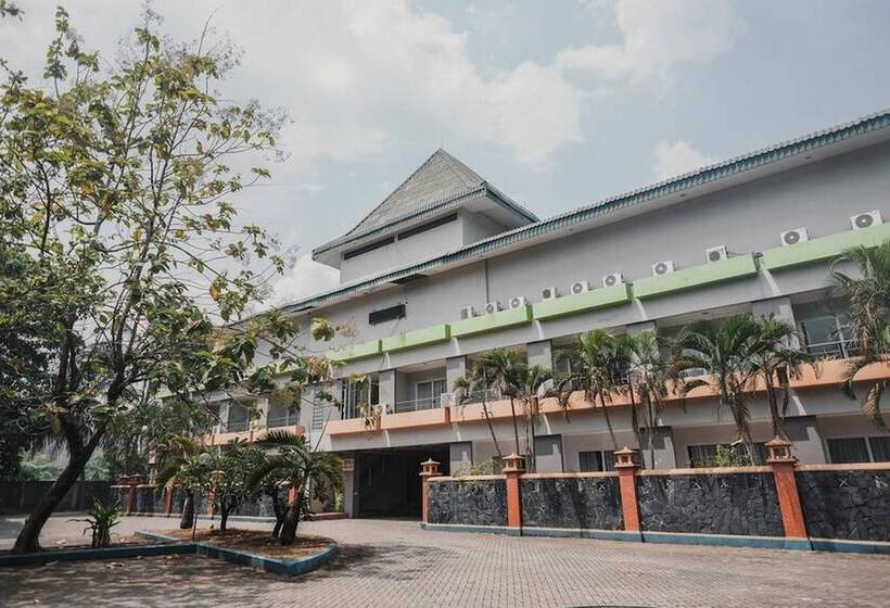 فندق Reddoorz Plus Near Pelabuhan Merak