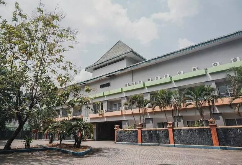 ホテル Reddoorz Plus Near Pelabuhan Merak