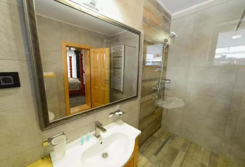 هتل Vir Villa