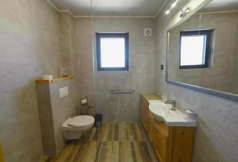 هتل Vir Villa