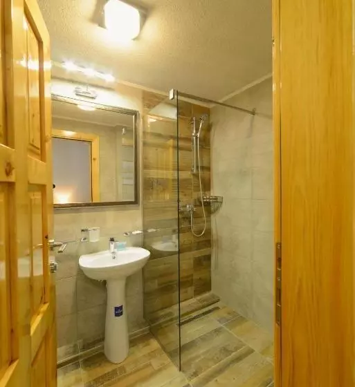 هتل Vir Villa