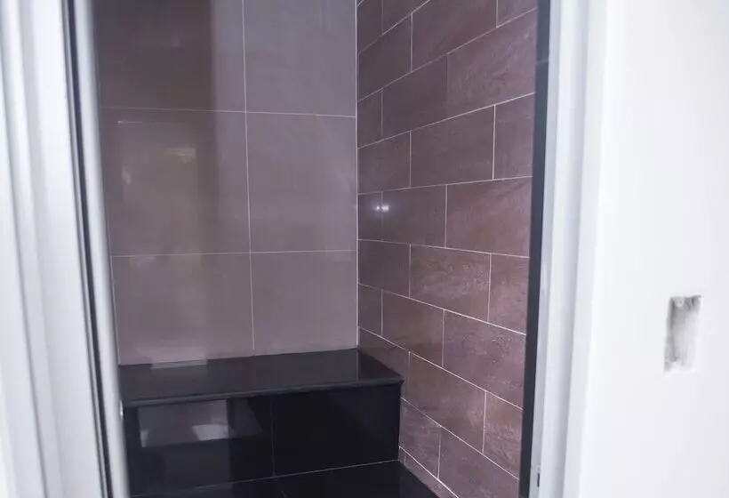 Hotelli Luvana Suite