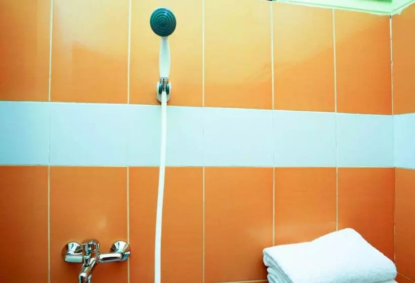 هتل Oyo 1639 Penginapan Anggrek Syariah 1