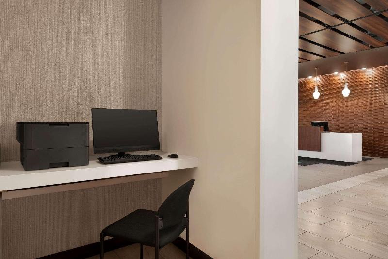 Отель Courtyard By Marriott Seattle Seatac Airport