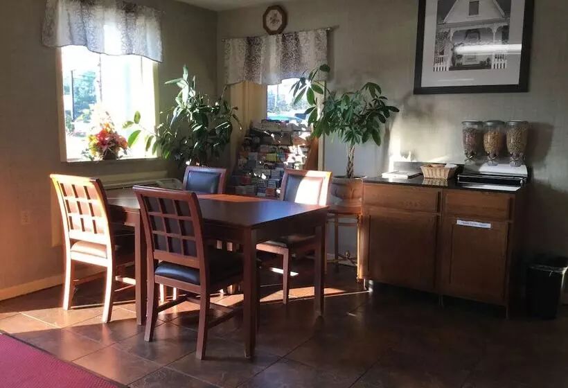 モーテル Falls Inn