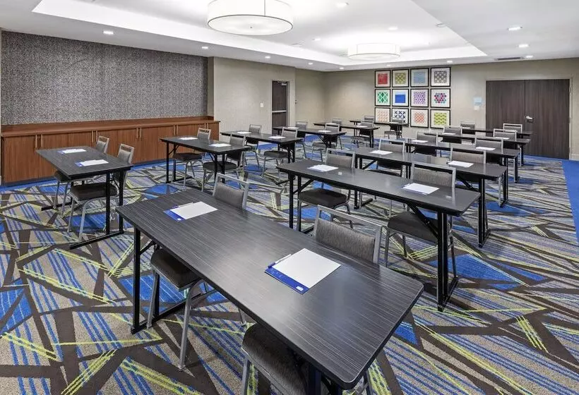 Hotelli Holiday Inn Express & Suites Denton   Sanger By Ihg