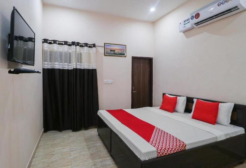 Hotel Oyo 46220  K9 Deluxe