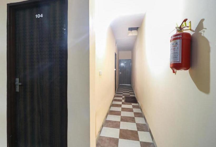 Hotel Oyo 46220  K9 Deluxe