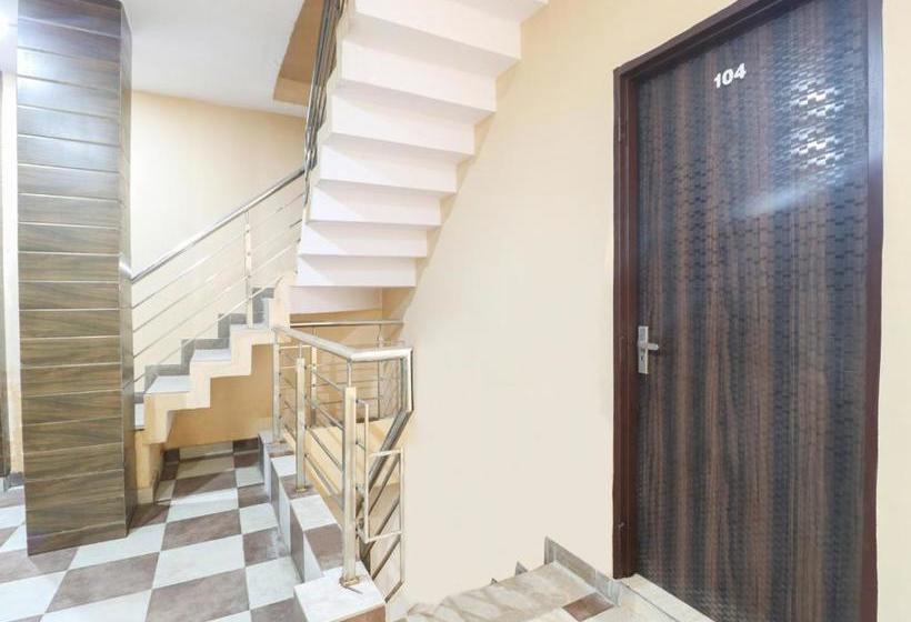 Hotel Oyo 46220  K9 Deluxe