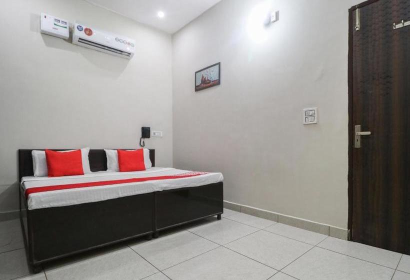 Hotel Oyo 46220  K9 Deluxe