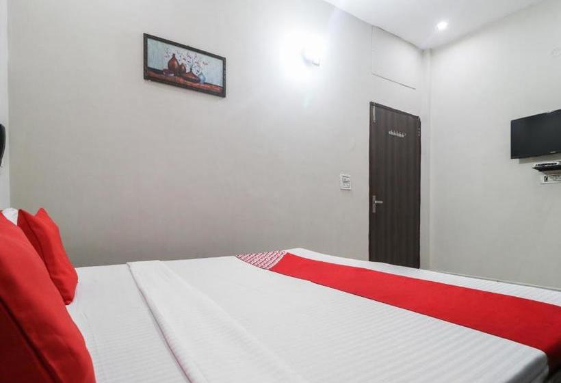 Hotel Oyo 46220  K9 Deluxe