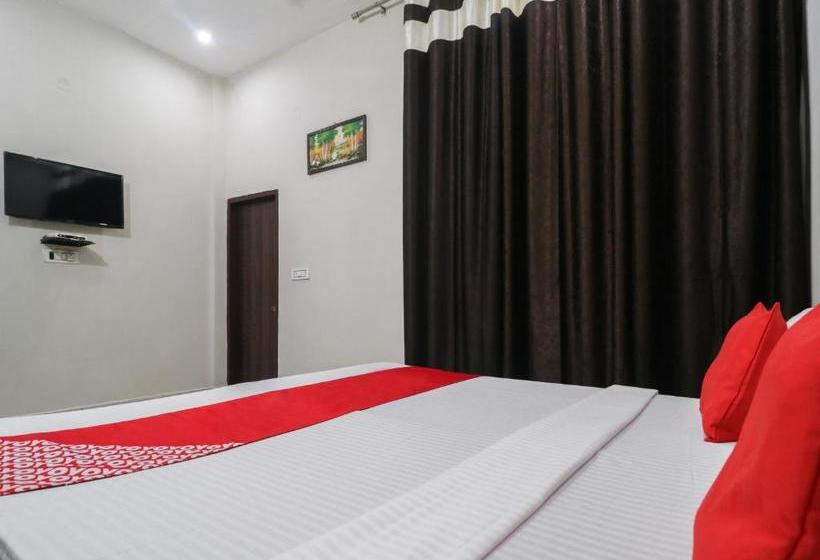 Hotel Oyo 46220  K9 Deluxe