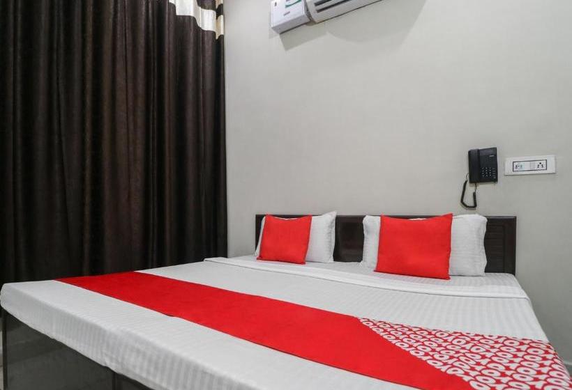 Hotel Oyo 46220  K9 Deluxe