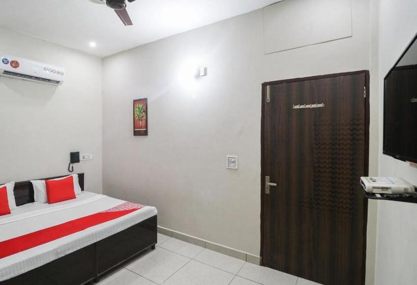 Hotel Oyo 46220  K9 Deluxe