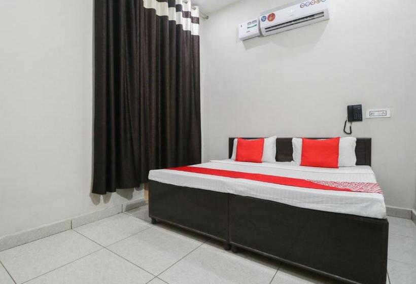 Hotel Oyo 46220  K9 Deluxe