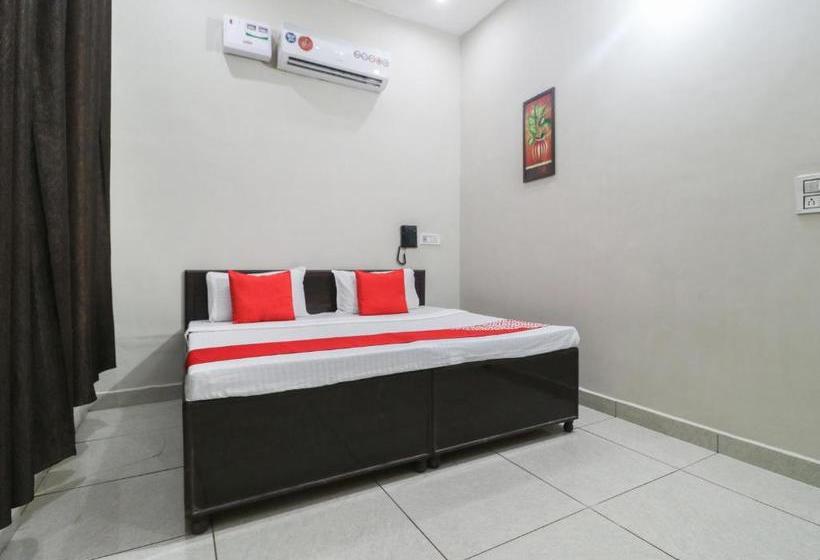 Hotel Oyo 46220  K9 Deluxe