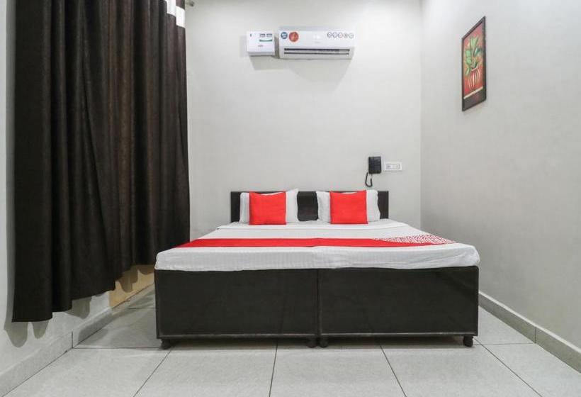 Hotel Oyo 46220  K9 Deluxe