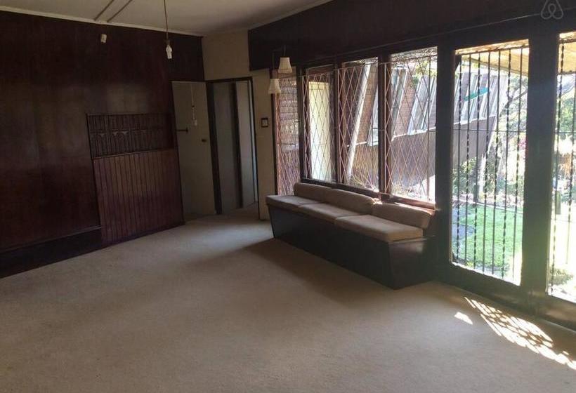 پانسیون Coolwaters Lodge