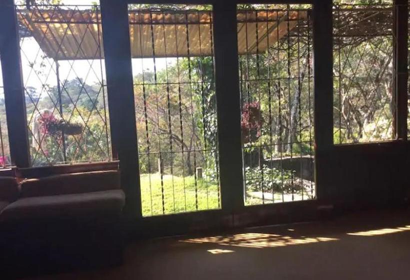 پانسیون Coolwaters Lodge