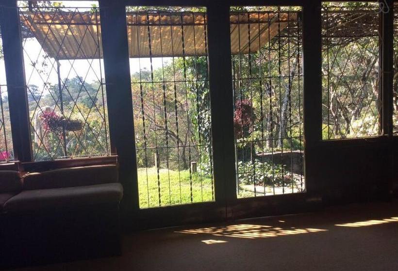 پانسیون Coolwaters Lodge