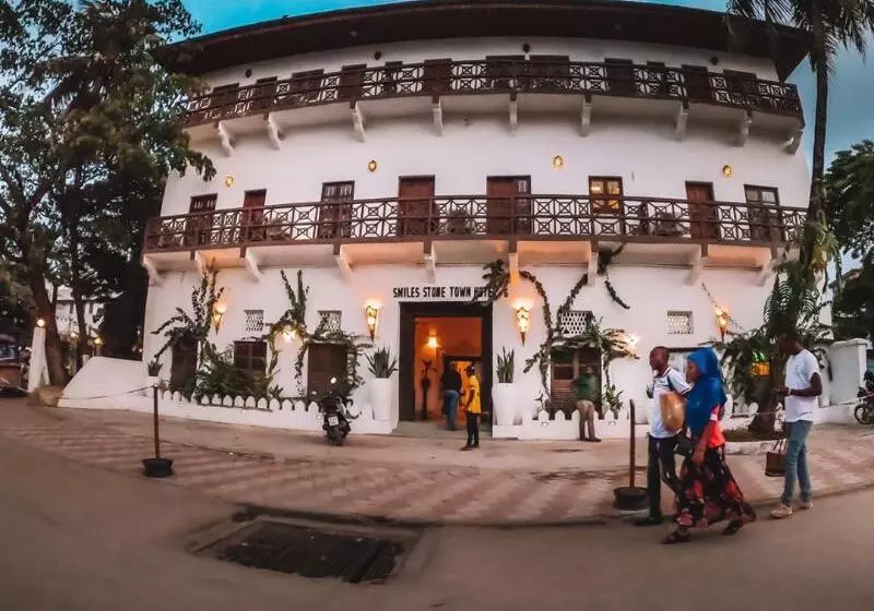 ベッドアンドブレックファースト Smiles Stone Town