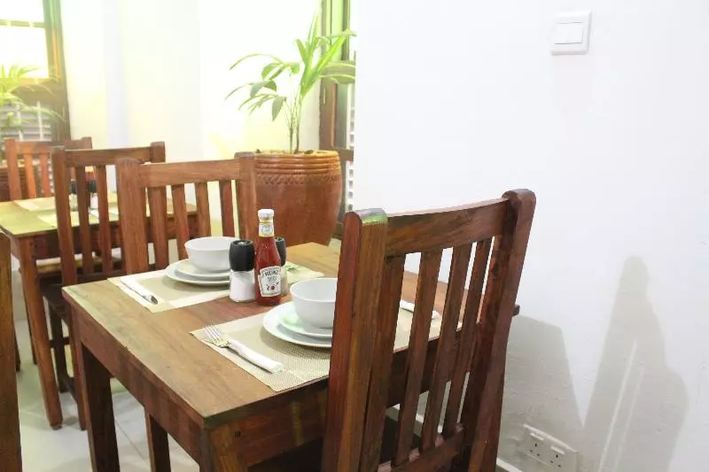 ベッドアンドブレックファースト Smiles Stone Town