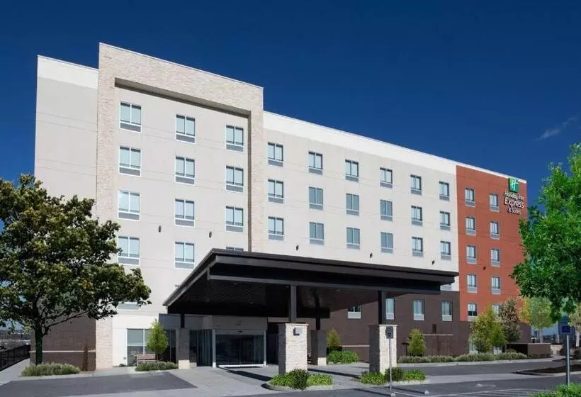 Hotelli Holiday Inn Express & Suites   Nashville Metrocenter Downtown, An Ihg