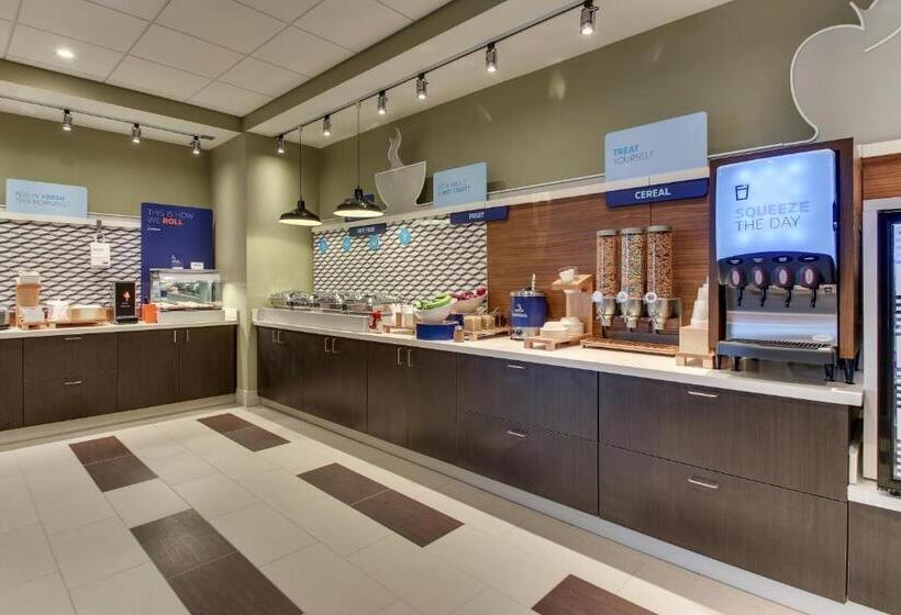 فندق Holiday Inn Express & Suites   Nashville Metrocenter Downtown, An Ihg