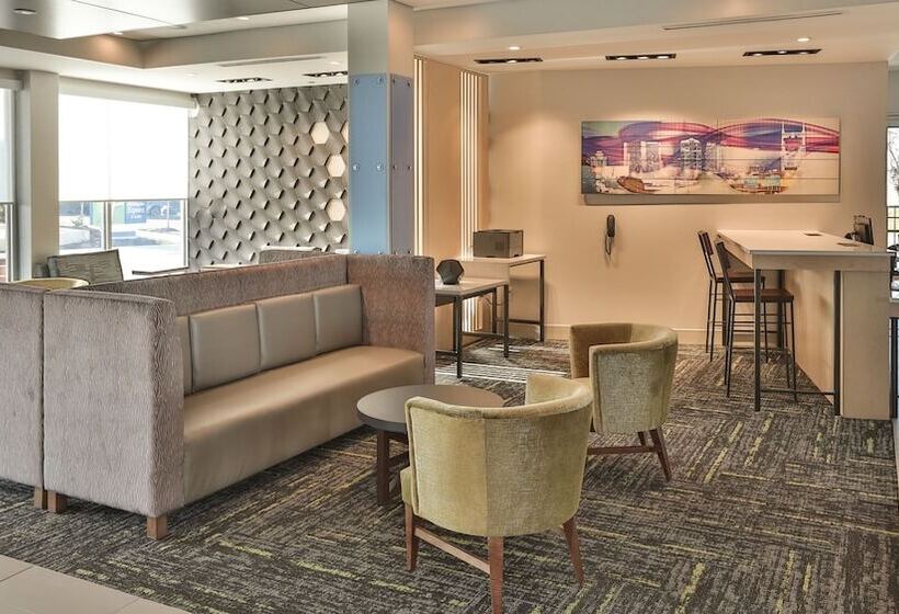 فندق Holiday Inn Express & Suites   Nashville Metrocenter Downtown, An Ihg