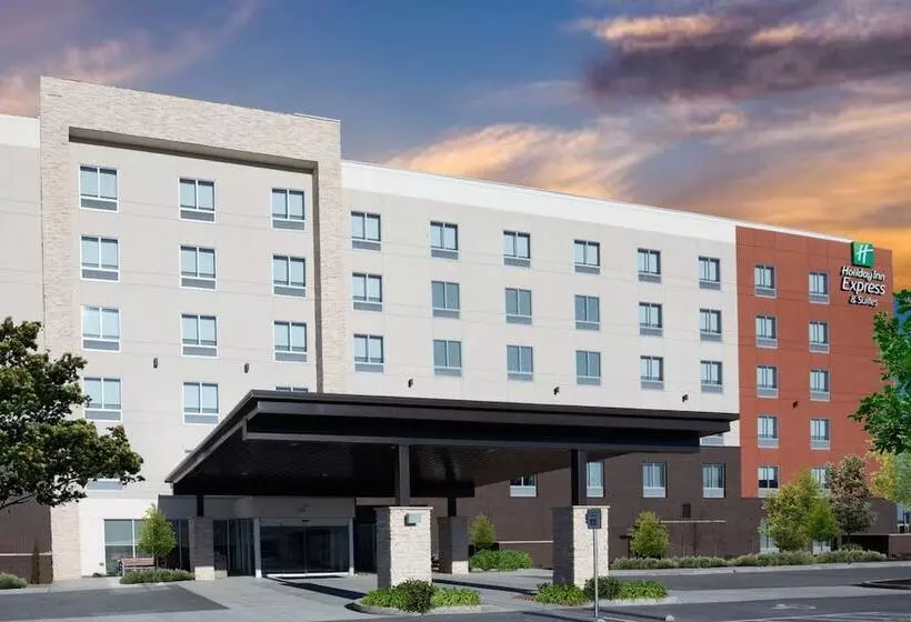 Hotelli Holiday Inn Express & Suites   Nashville Metrocenter Downtown, An Ihg