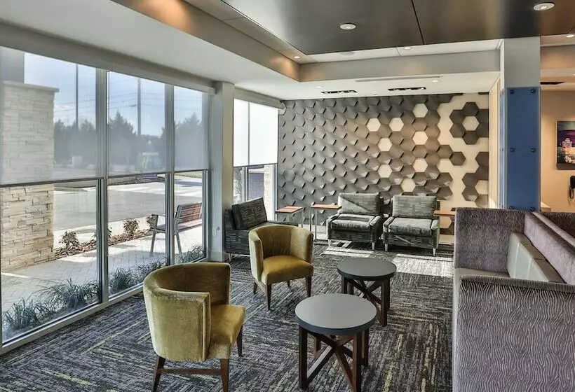 Hotelli Holiday Inn Express & Suites   Nashville Metrocenter Downtown, An Ihg