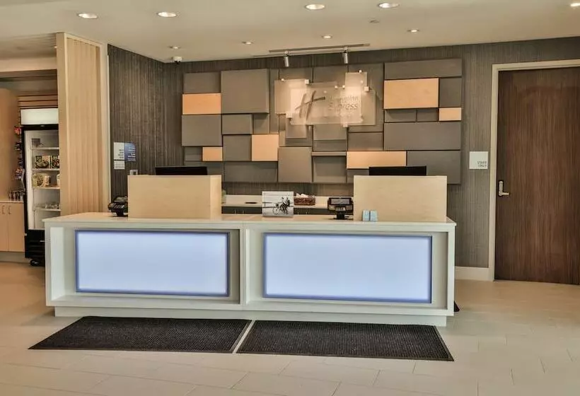 Hotelli Holiday Inn Express & Suites   Nashville Metrocenter Downtown, An Ihg