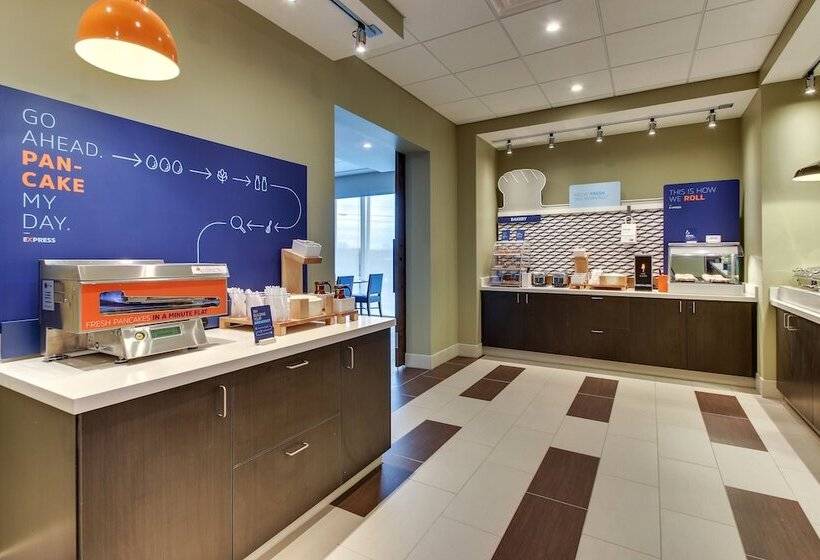 فندق Holiday Inn Express & Suites   Nashville Metrocenter Downtown, An Ihg