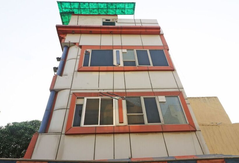 هتل Spot On 43881 New Era Guest House