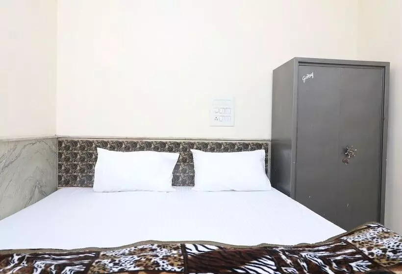 هتل Spot On 43881 New Era Guest House