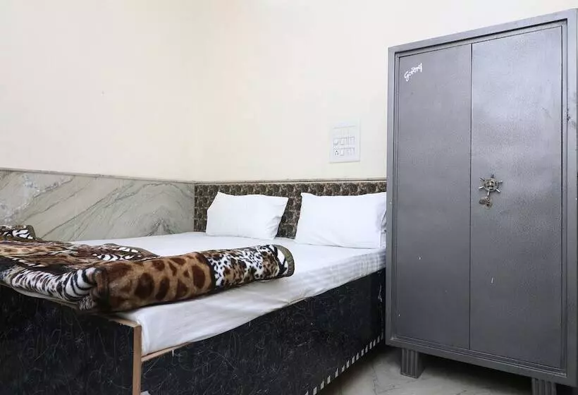 هتل Spot On 43881 New Era Guest House