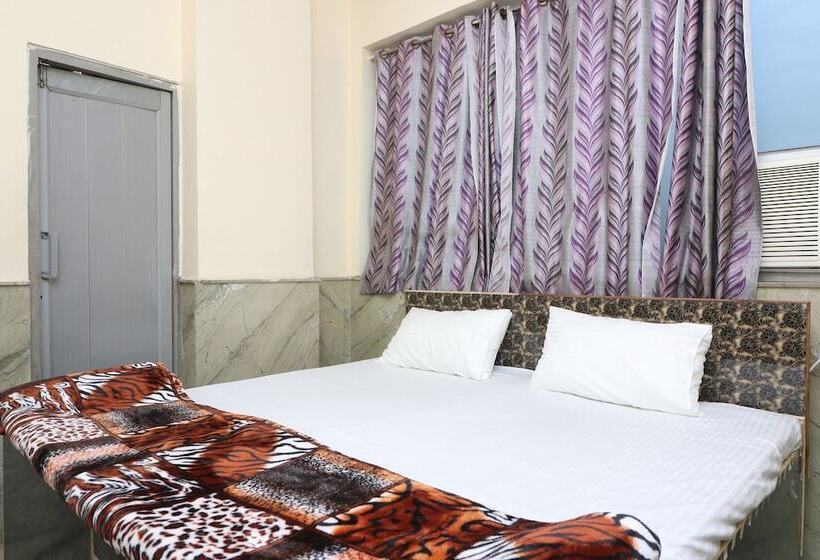 هتل Spot On 43881 New Era Guest House