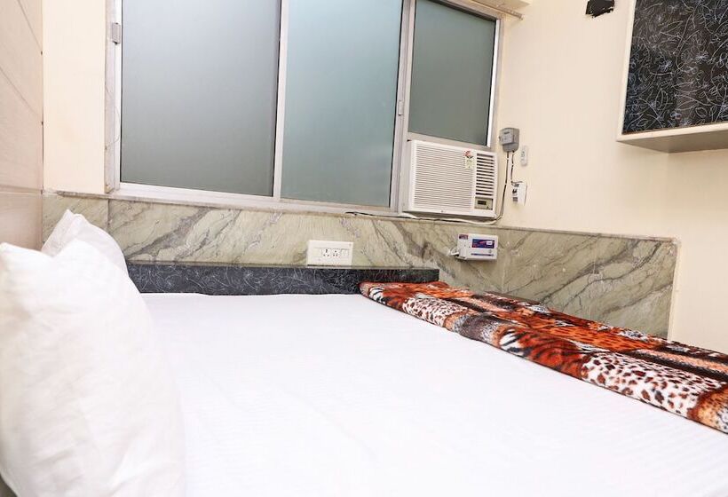 هتل Spot On 43881 New Era Guest House