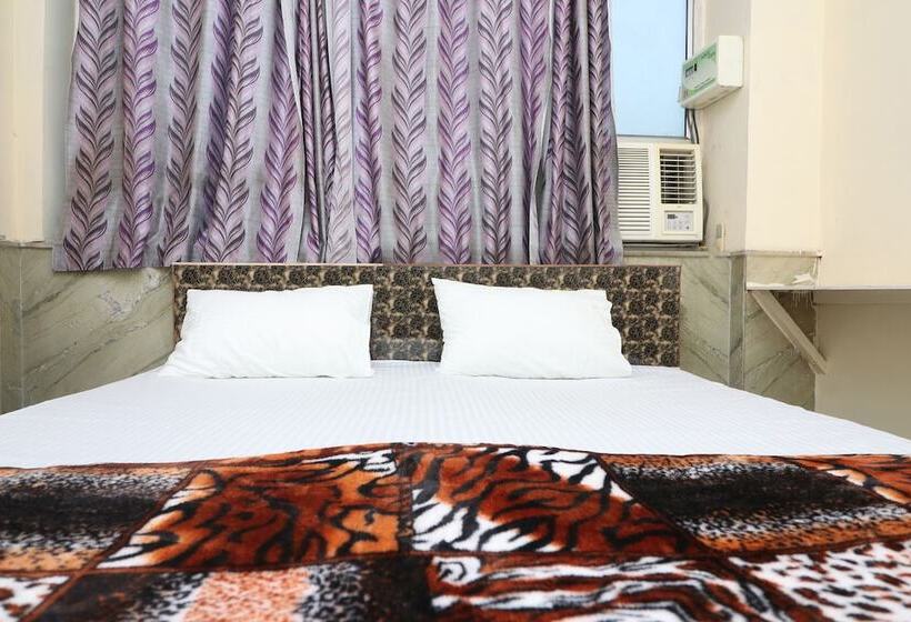 هتل Spot On 43881 New Era Guest House