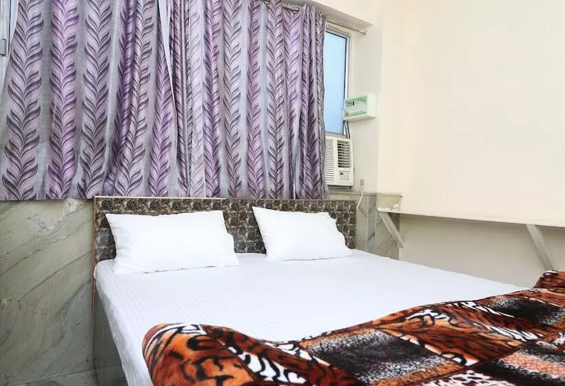 هتل Spot On 43881 New Era Guest House